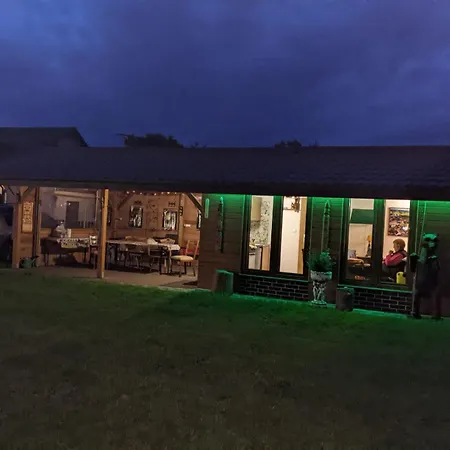 شقة Nad Stawem ميروسوافيتس